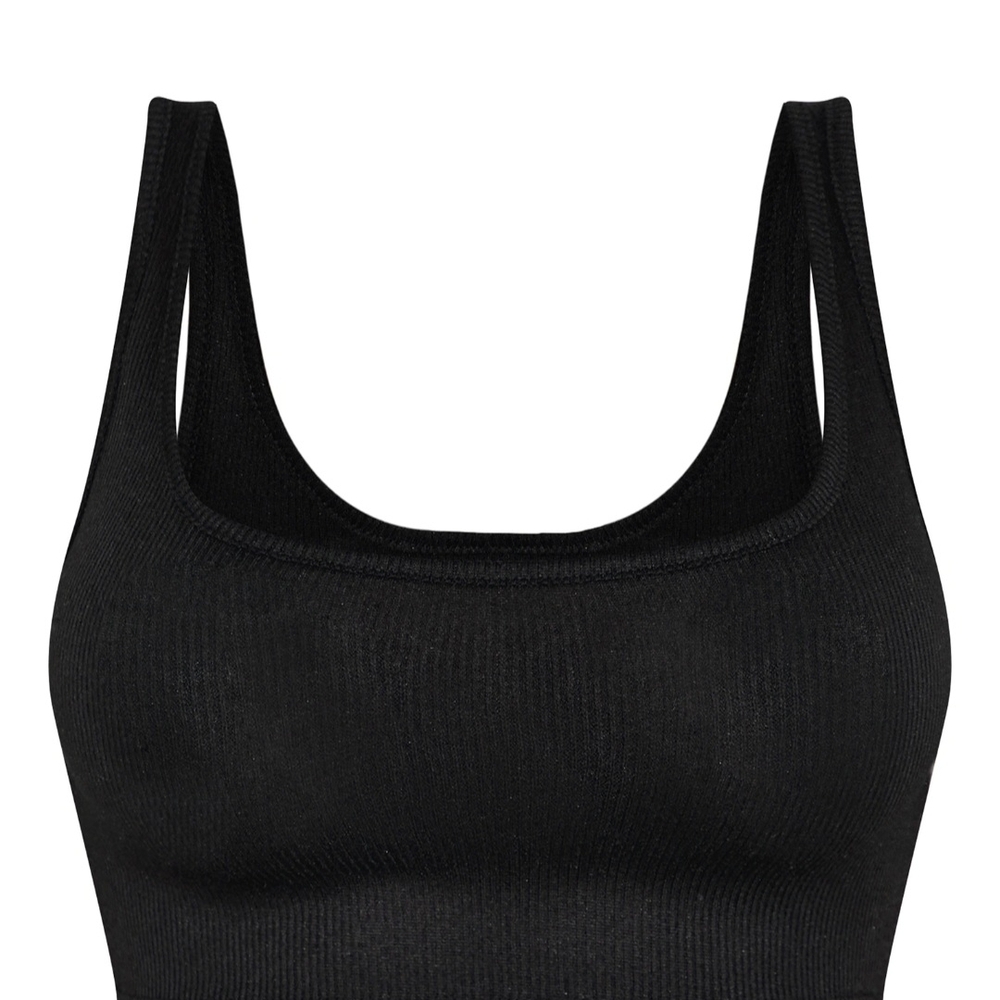 PrettyLittleThing Black Ribbed Scoop Brami